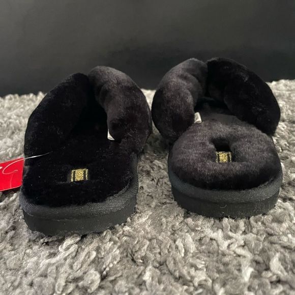 NWT PUMA Fluff Flip Slippers - Picture 8 of 10